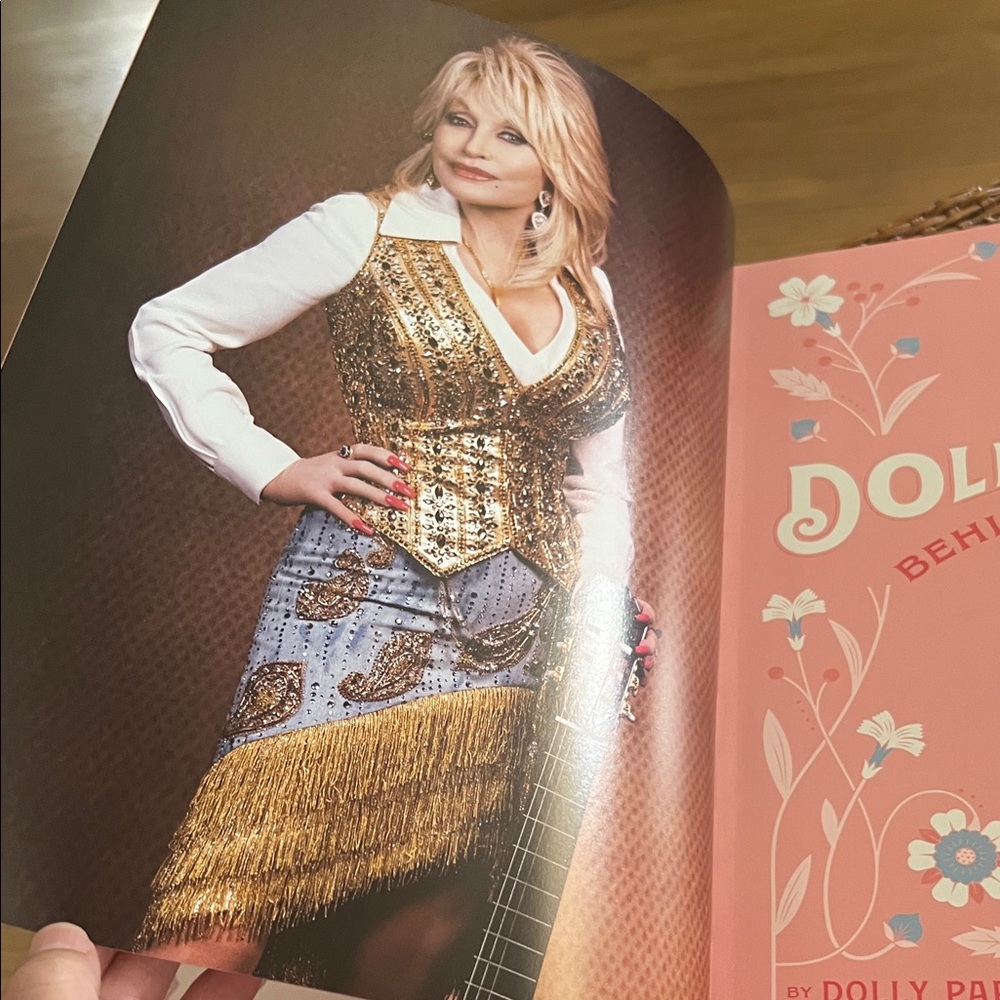 #0965** Dolly Parton 'Behind the Seams' Book - Picture 4 of 14